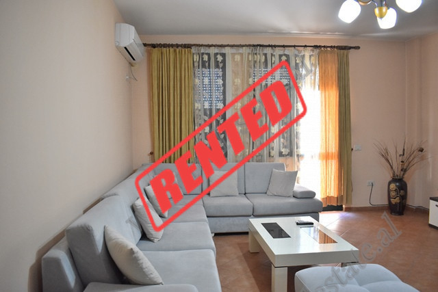 Apartament 2+1 me qira afer qendres ne Tirane.

Apartamenti ndodhet ne katin e 12 te nje pallati t